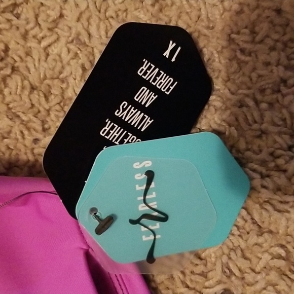 LuLaRoe Rise Fearless Exercize Capris - Picture 6 of 6